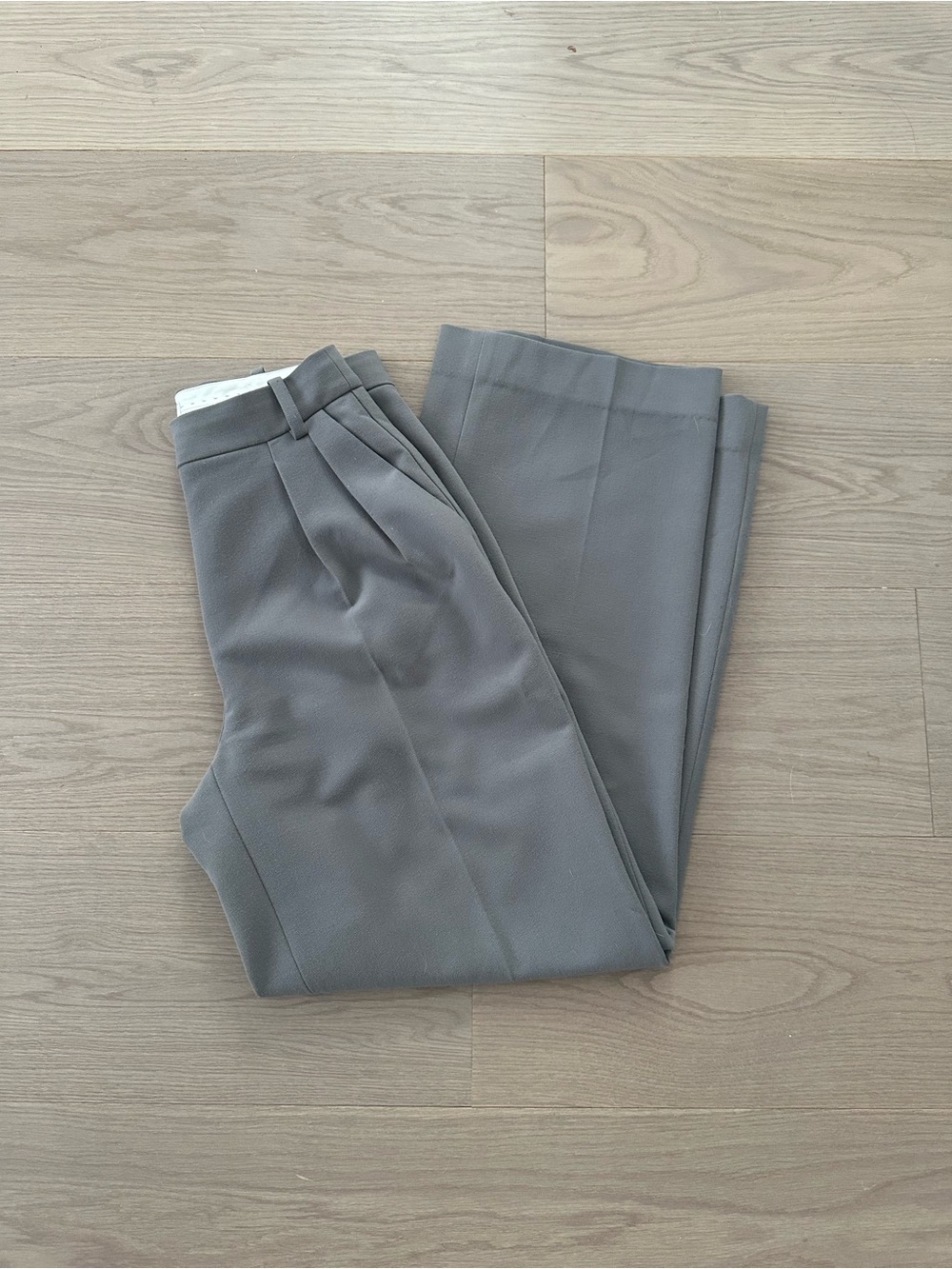Aritzia ~ Babaton Pleated Pants